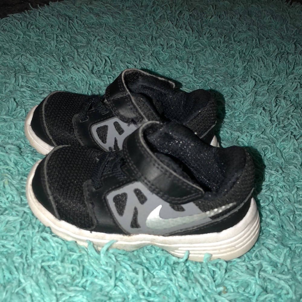 Size 5c black Nike’s. Gently worn